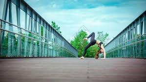 记者：16岁布基纳法索中场签约白堡，未来有望加盟切尔西